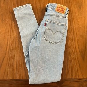 Levi High Rise Skinny Jean Size 25